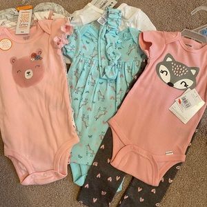 6-9 month baby girl outfits. New with tags